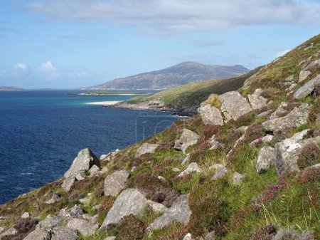 Hidden beach near Huisinish beach, west coast of Harris in the Outer Hebrides. Scotland. Nearby, and to the north, lies the uninhabited island of Scarp, the location of an experimental rocket postal service in the 1930s.