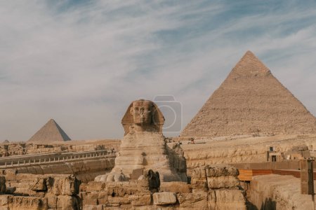 Grand sphinx et pyramides à Gizeh, Egypte