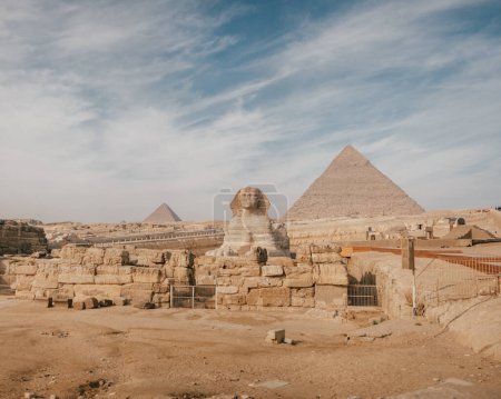 Grand sphinx et pyramides à Gizeh, Egypte