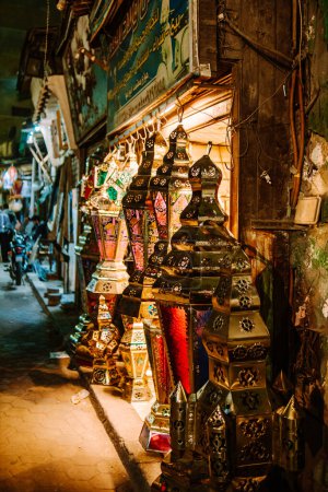Dekorative Lampen in der Gasse in Khan el-Khalili in Kairo Ägypten