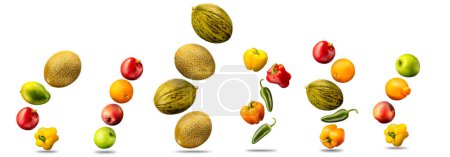 Gruppe von Früchten isoliert auf weißem Hintergrund wie Mango. Melone, Apfel, Paprika und Orange.