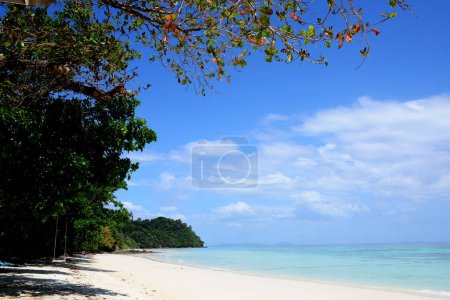 Koh Rok (Rok Island) ist eine kleine Inselgruppe im Süden Thailands in der Andamanensee. Es liegt in der Nähe der Insel Koh Lanta und ist ein erstklassiges Schnorchelziel, Krabi, Thailand