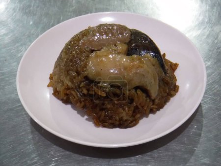 Steamed Glutinous Rice with chicken mushrooms and sausage ( Loh Mai Kai)