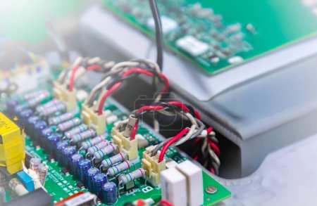 sobre las placas de potencia y la pieza electrónica y relacionadas con las placas de potencia y sus componentes electrónicos.