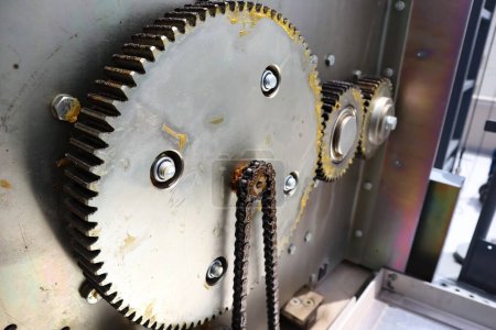 about greasing to the mechanism with chain and pinion