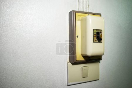 about the main switch from outside electrical panel of elevator 380 VAC