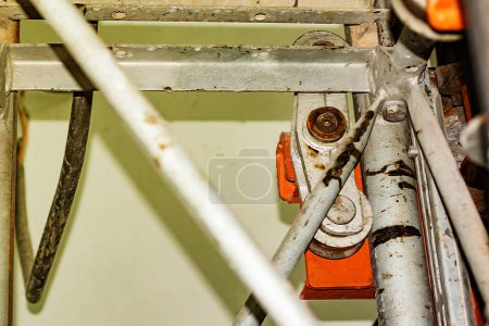 Un rouleau du palan de construction est le dernier système de sécurité pour l'ascenseur. donc quand la maintenance doit être vérifiée.