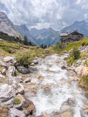 Randonnée pédestre au Refuge du Col de la Vanoise dans le Parc National de la Vanoise, France Alpes. Photo de haute qualité