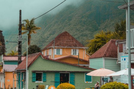 Bunte Häuser in Hell-Bourg, Réunion - Frankreich, Afrika. Hochwertiges Foto