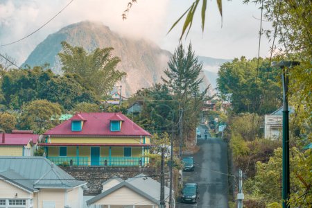 Bunte Häuser in Hell-Bourg, Réunion - Frankreich, Afrika. Hochwertiges Foto
