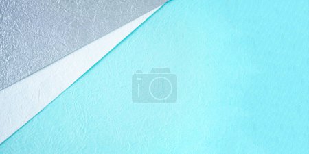 diseño de papel japonés azul y blanco y plateado. sobre un fondo blanco. plano, vista superior.