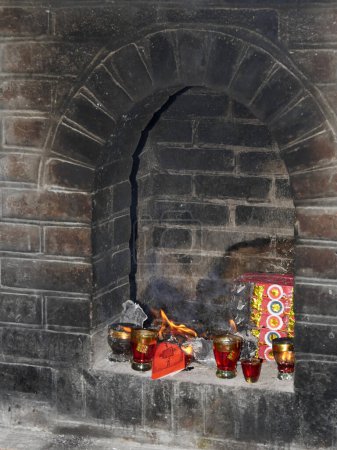 Téléchargez les photos : Pagode Quan Thanh, Le temple, 11ème siècle, dédié à Xuan Wu - l'une des principales divinités du Taoïsme, Hanoi, Vietnam - en image libre de droit