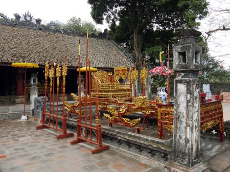 Téléchargez les photos : Vietnam, Hoa Lu, tombe de l'empereur Dinh, trône - en image libre de droit