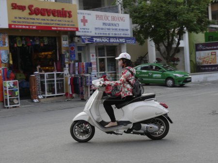 Foto de Tráfico en Hue City, Vietnam - Imagen libre de derechos
