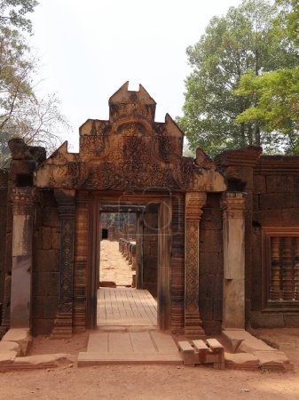 Foto de Templo de Banteay Srei, provincia de Siem Reap, complejo de templos de Angkor Patrimonio de la Humanidad por la Unesco en 1192, construido en 967 por el rey Jayavarman V, Camboya - Imagen libre de derechos