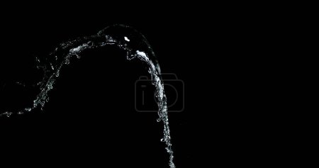 Foto de Agua chorreando y salpicando contra fondo negro - Imagen libre de derechos