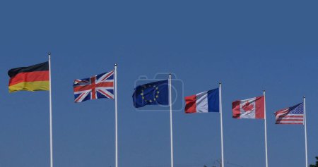 Téléchargez les photos : Drapeaux européens agitant le vent - en image libre de droit