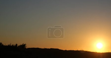 Téléchargez les photos : Lever de soleil, aux Saintes Maries de la Mer en Camargue, dans le sud de la France - en image libre de droit