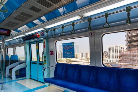 Photo pour Dubaï, EAU - Octobre 2022 : Chariot du métro de Dubaï. Dubai Metro est un réseau ferroviaire de transport en commun rapide dans la ville de Dubaï, Émirats arabes unis - image libre de droit