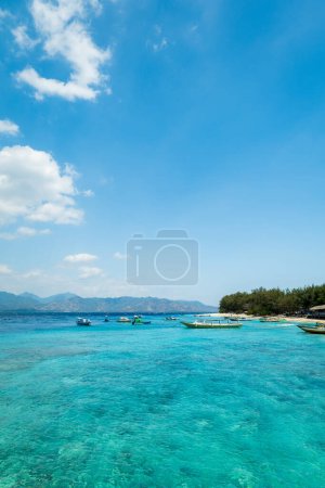 Téléchargez les photos : Vue sur l'océan tropical du paysage marin de l'île Gili à Lombok, Bali, Indonésie - en image libre de droit