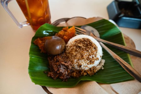 Gudeg, ein berühmtes Gericht aus Yogjakarta, Indonesien im Street Food Restaurant