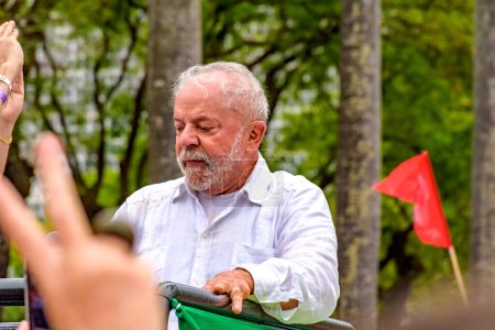 Foto de Lula, presidente electo de Brasil durante su campaña para ser reelegido presidente de Brasil en octubre de 2022 en un mitin celebrado en la ciudad de Belo Horizonte, estado de Minas Gerais - Imagen libre de derechos