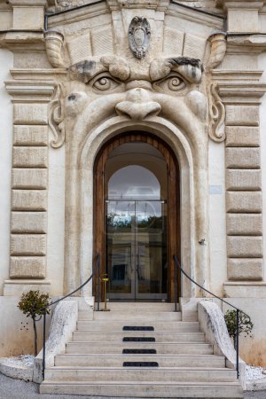 Téléchargez les photos : Rome, Italie - 07 avril 2022 Palazzo Zuccari. Concept de voyage, tourisme et vacances - en image libre de droit