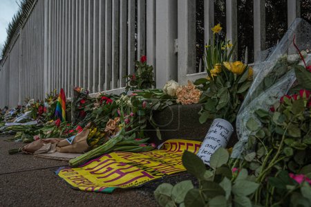 Copenhague, 21 de febrero de 2024 flores frente a la embajada rusa en memoria de Aleksej Navalnyj