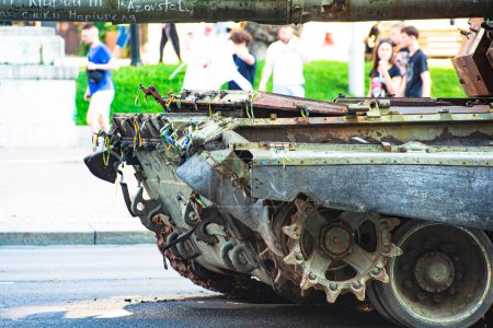 Téléchargez les photos : Kiev, Ukraine - 21 août 2023 : Des véhicules russes brûlés sont exposés à Kiev - en image libre de droit
