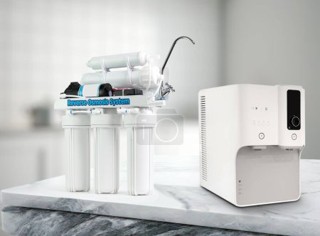 Téléchargez les photos : Modern technology water purifier. New water cooler format. Technological design. - en image libre de droit