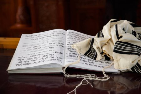 Téléchargez les photos : Châle de prière - Tallit symbole religieux juif et prière juive - en image libre de droit