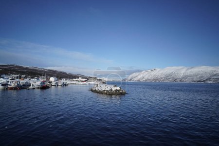 Téléchargez les photos : Horbor de Tromso ville en Norvège - en image libre de droit