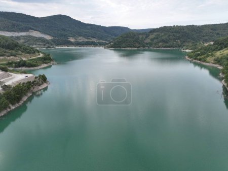 Foto de Vista aérea de la presa de agua, andanada - Imagen libre de derechos