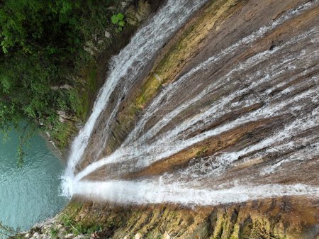Téléchargez les photos : Vue aérienne de la cascade - en image libre de droit