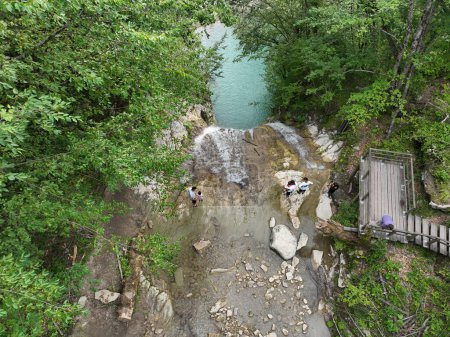 Téléchargez les photos : Vue aérienne de la cascade - en image libre de droit