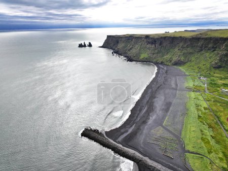 Foto de Vista aérea de la costa y las montañas de Islandia - Imagen libre de derechos