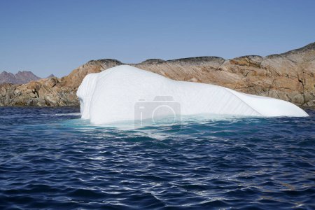 Téléchargez les photos : Des glaciers flottent sur l'océan Arctique au Groenland. - en image libre de droit
