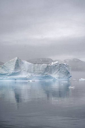 Téléchargez les photos : Icebergs arctiques sur l'océan Arctique, changement climatique. - en image libre de droit