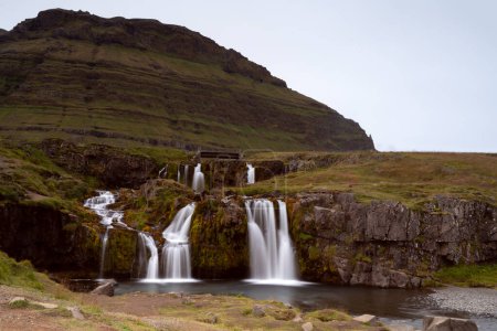 Téléchargez les photos : Superbe paysage nature montagne le jeu de trônes série mis en place en Islande - en image libre de droit