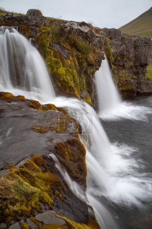 Foto de Impresionante paisaje naturaleza montaña el juego de tronos serie lugar en Islandia - Imagen libre de derechos