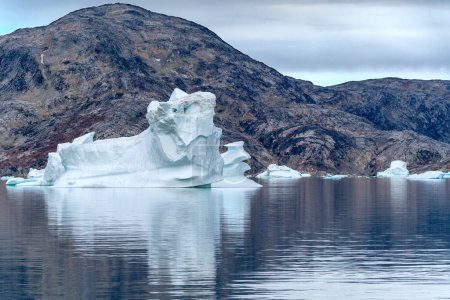 Téléchargez les photos : Icebergs arctiques sont sur l'océan Arctique au Groenland - en image libre de droit