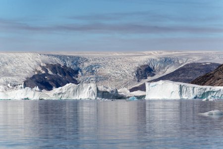 Foto de Témpanos árticos están en el océano Ártico en Groenlandia - Imagen libre de derechos