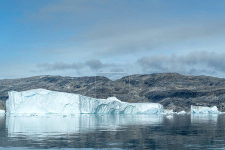 Foto de Témpanos árticos están en el océano Ártico en Groenlandia - Imagen libre de derechos