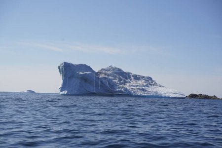 Foto de Icebergs árticos se están derritiendo en el océano ártico en Groenlandia - Imagen libre de derechos