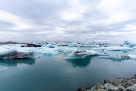 Téléchargez les photos : Glaciers sont sur l'océan Arctique - en image libre de droit
