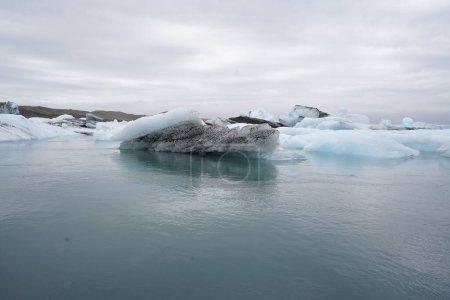 Téléchargez les photos : Glaciers sont sur l'océan Arctique - en image libre de droit
