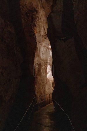 Téléchargez les photos : Grotte d'Oylay dans la province de Bursa, Turquie - en image libre de droit
