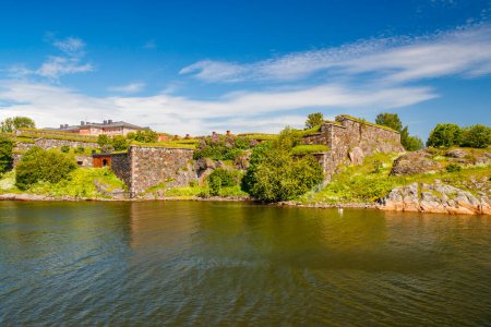 Téléchargez les photos : La forteresse de Suomenlinna en été à Helsinki, Finlande. - en image libre de droit