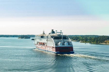 Foto de Estocolmo, Suecia - 13 de junio de 2023: Ferry Viking Line Grace en el mar Báltico - Imagen libre de derechos