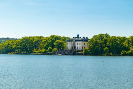 Castillo Gripsnas en el lago Malaren en Mariefred, Suecia.